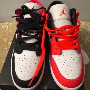 Boys' Air Jordan 1 Low SE GS 'Mismatched Infrared Grade school 5.5 ≈ Women’s 7.5